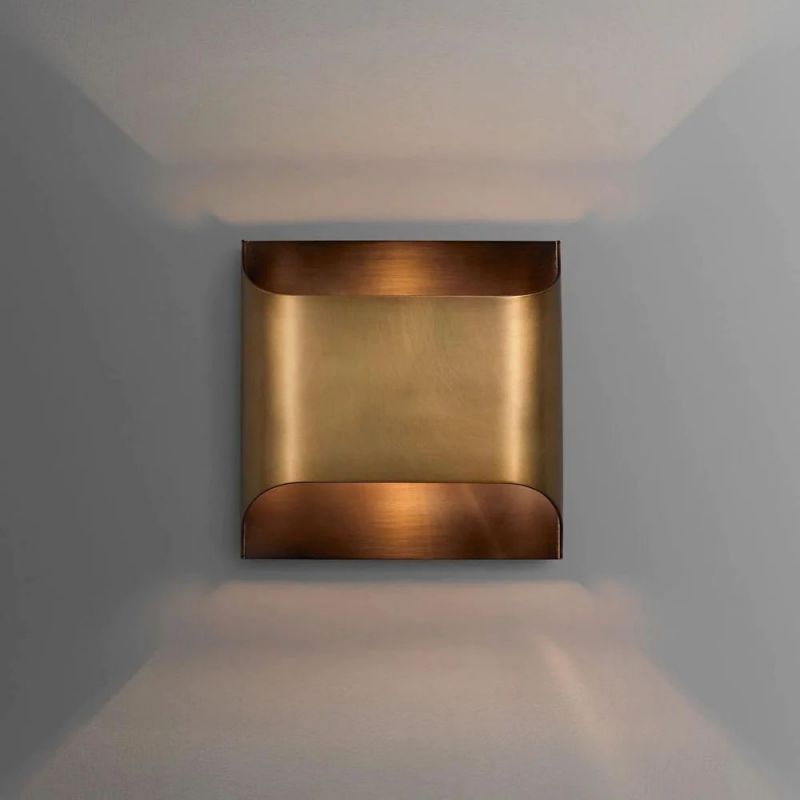 Daris Sconce